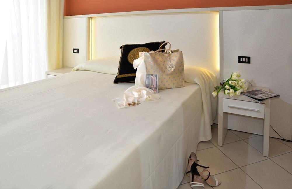 Hotel La Residenza Riccione Luaran gambar