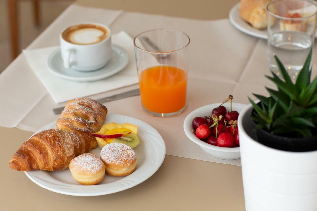 Hotel La Residenza Riccione Luaran gambar